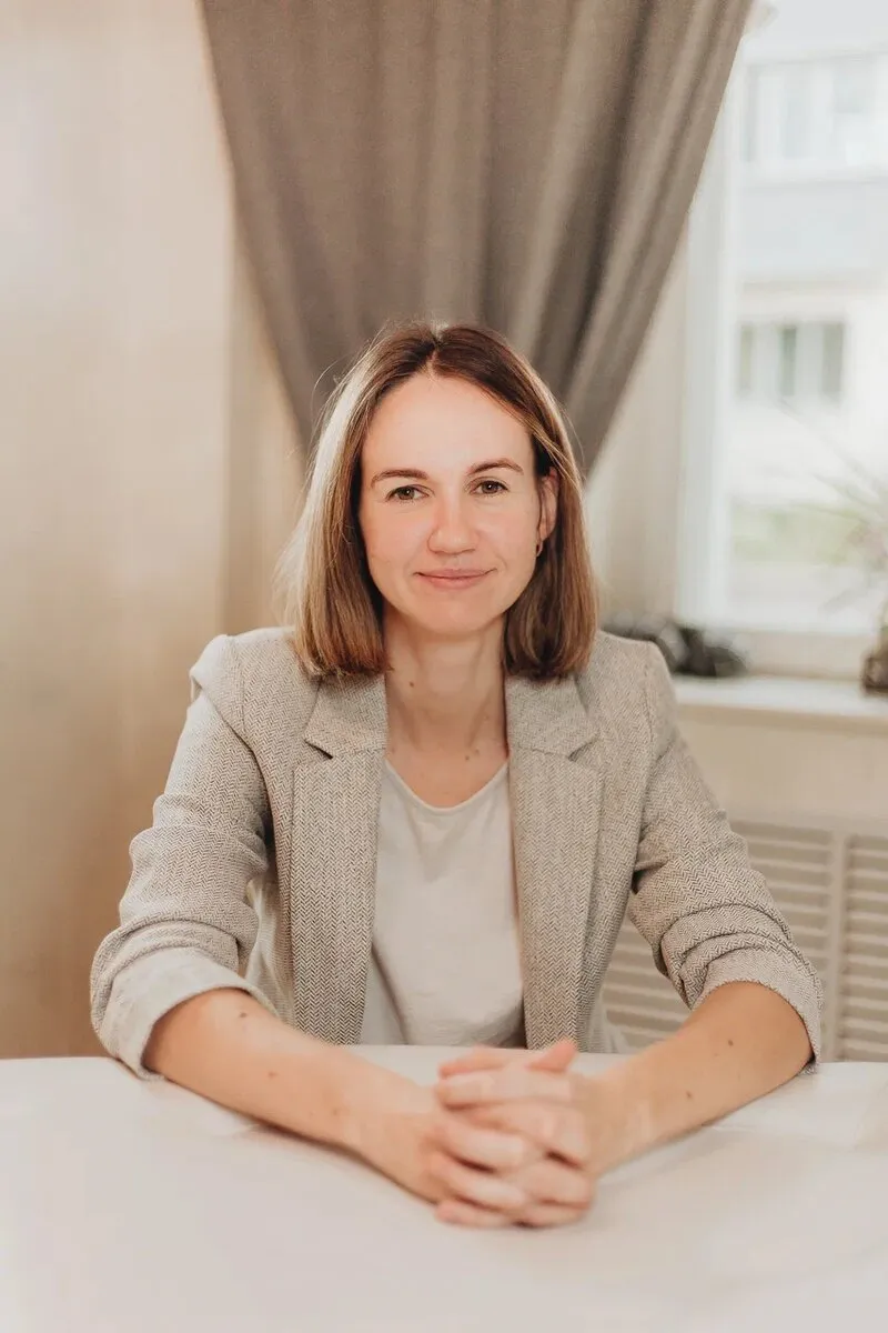 Osteopath Hanna Bykava in the clinic — individual approach to each patient